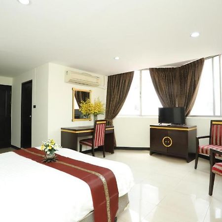 Lucky Palace Hotel Bangkok Exterior foto